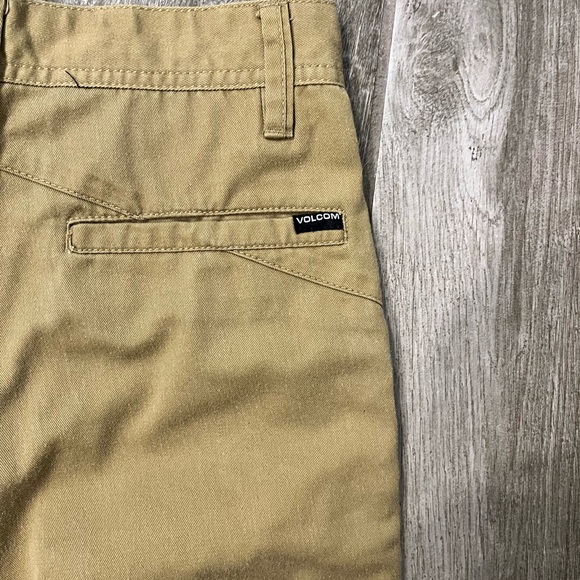 Volcom Khaki Shorts • YOUTH BOYS • SIZE 26 - Picture 6 of 7